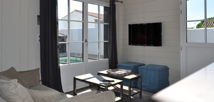 Salon avec ouverture sur terrasse